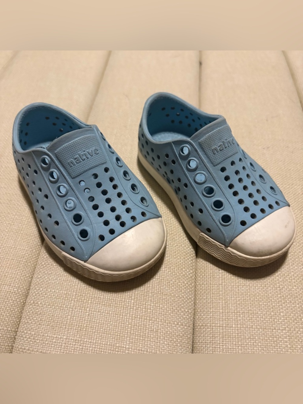 Native blue shoes size 4 (baby)